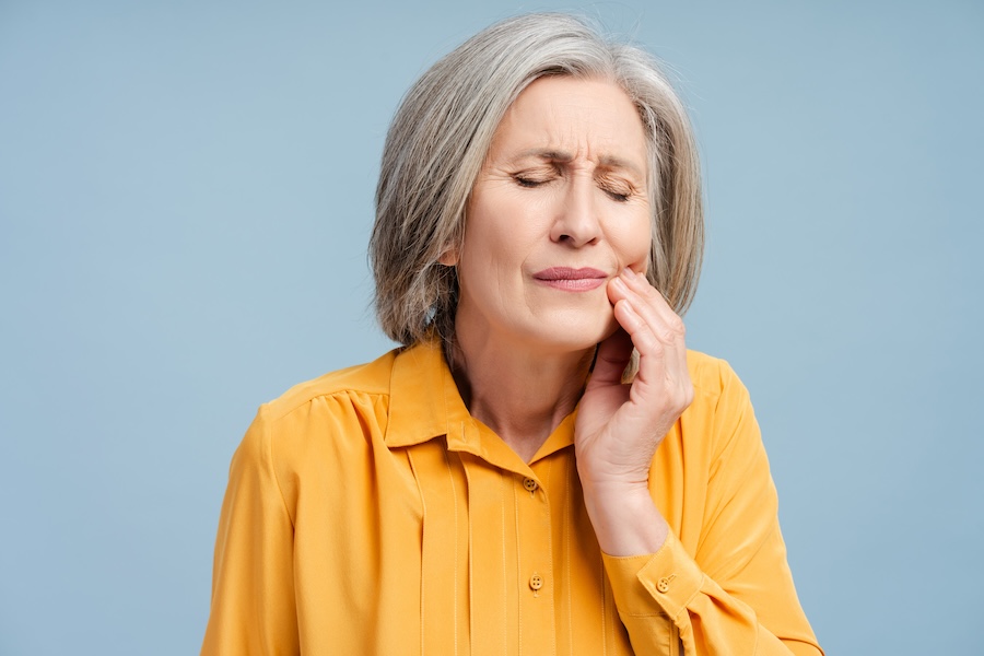 dental emergencies, emergency dental care, knocked-out tooth, chipped tooth, severe toothache, lost filling, Dr. Serrano, Alma Dental Care, Petaluma dental care